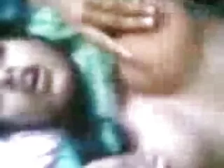 टाइट एशियन चूत हिंदी में सेक्सी मूवी एचडी की फांकों पर उंगलियाँ गहरी गहराई तक दब गई