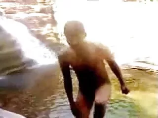एशियाई युकी हिंदी में सेक्सी मूवी एचडी जिन मिनी स्नान सूट