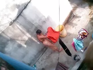 हुबली अपनी पत्नी को बैल द्वारा सेक्सी मूवी फुल एचडी हिंदी में पाला हुआ देखता है