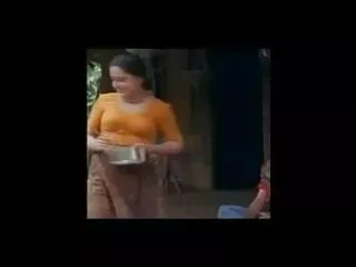 सेक्स और मोटरसाइकिल - यह सेक्सी वीडियो एचडी मूवी हिंदी में भव्य गोरा undresses