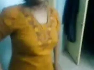 22. एचडी सेक्सी हिंदी मूवी स्टॉर्मी डेनियल्स